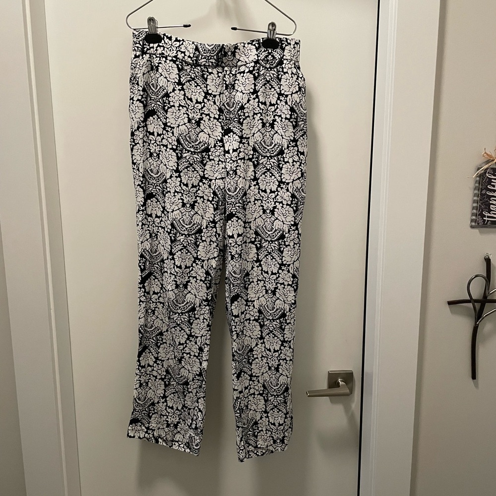 Liz Claiborne Black and White Abstract Straight Leg Pants